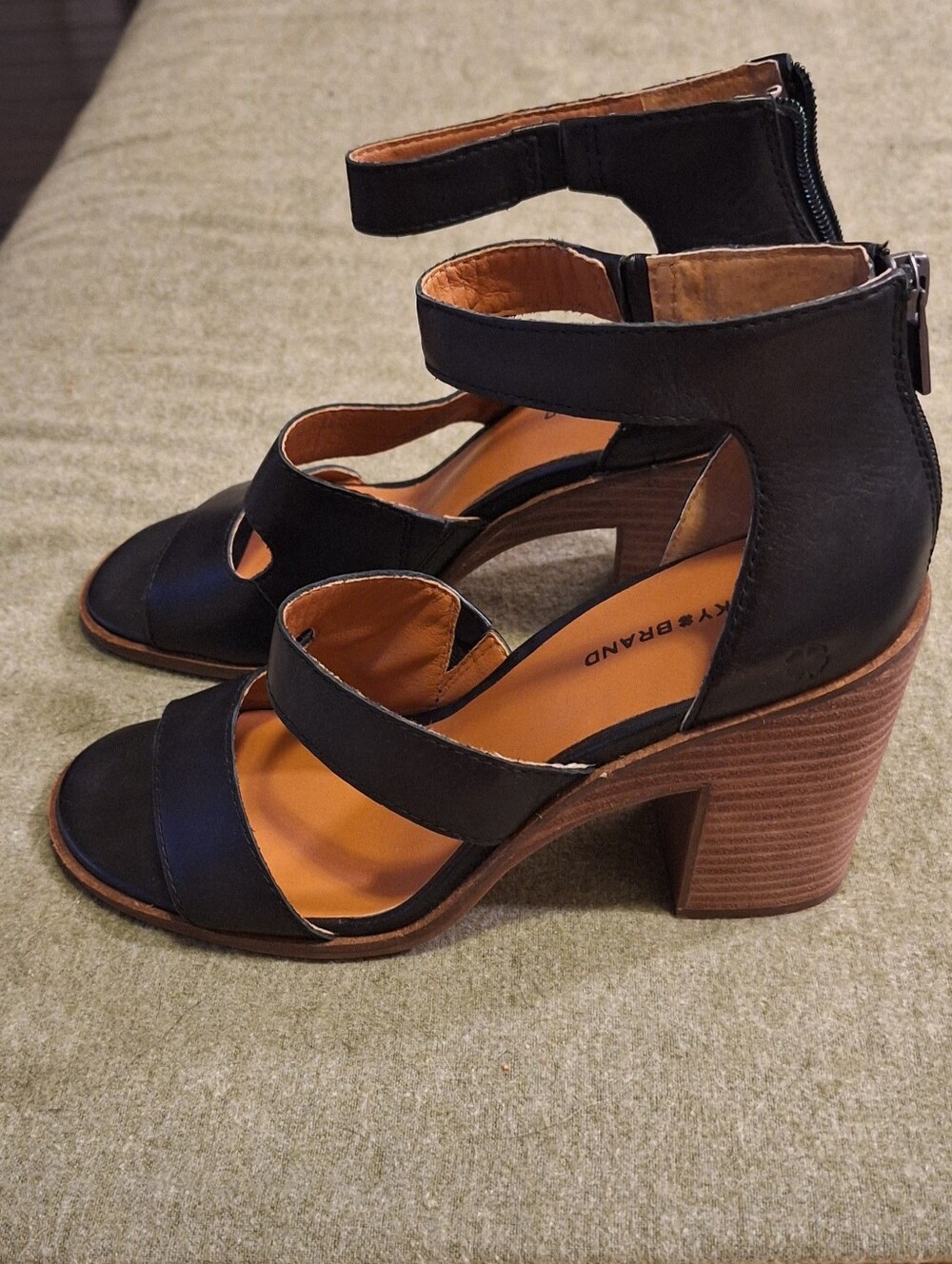 Lucky Brand Black Leather Strappy Heeled Sandals Size 10 Like New - Picture 2 of 6